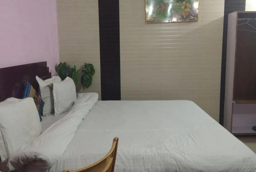 Hotel Surya Lake View Nainital Kültér fotó