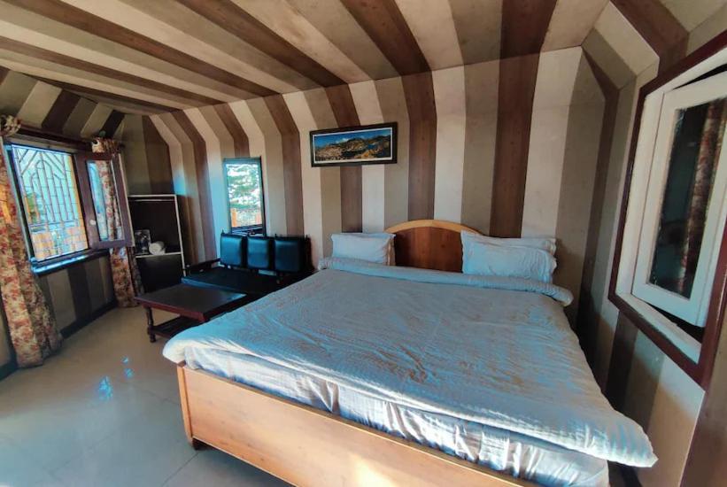 Hotel Surya Lake View Nainital Kültér fotó