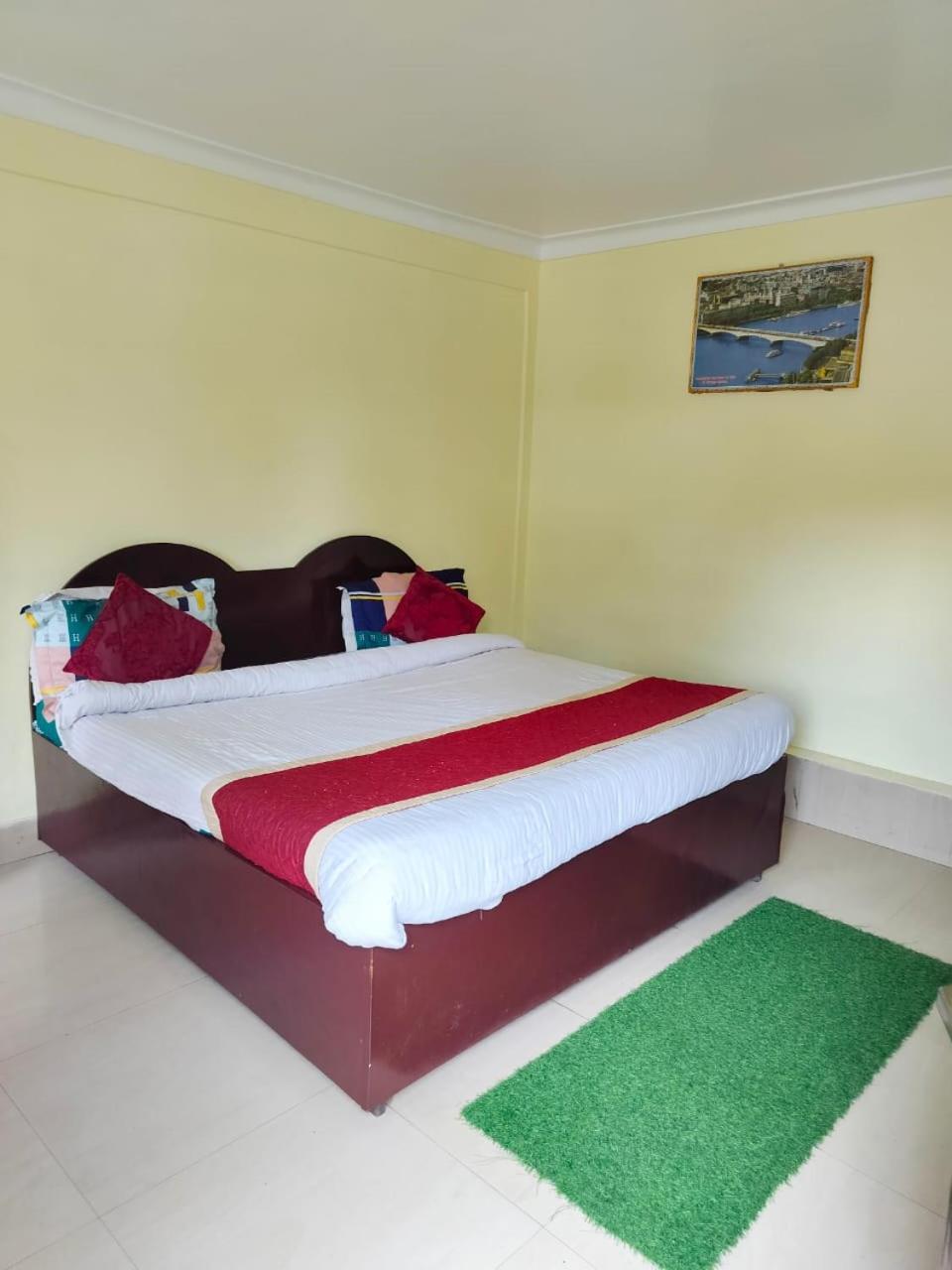 Hotel Surya Lake View Nainital Kültér fotó