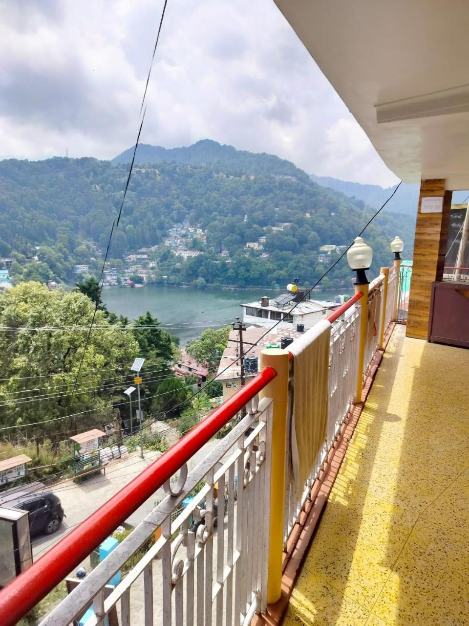 Hotel Surya Lake View Nainital Kültér fotó