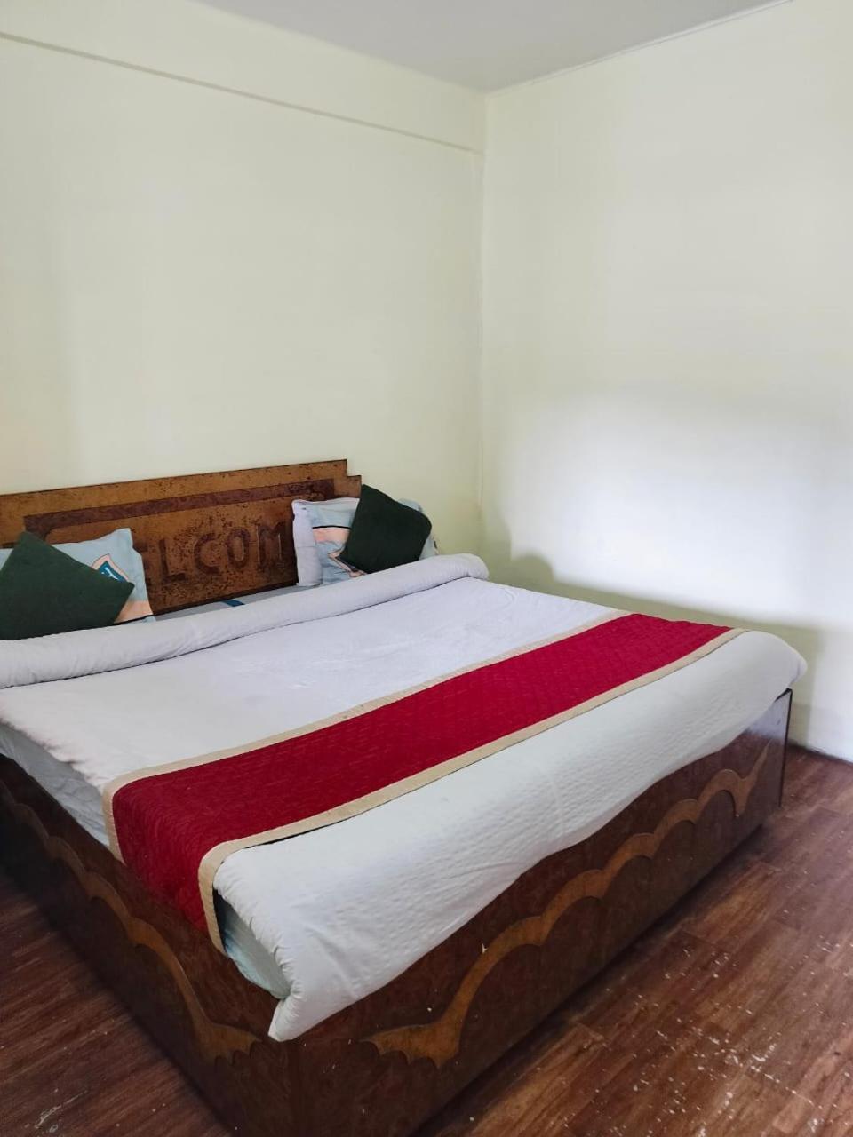 Hotel Surya Lake View Nainital Kültér fotó