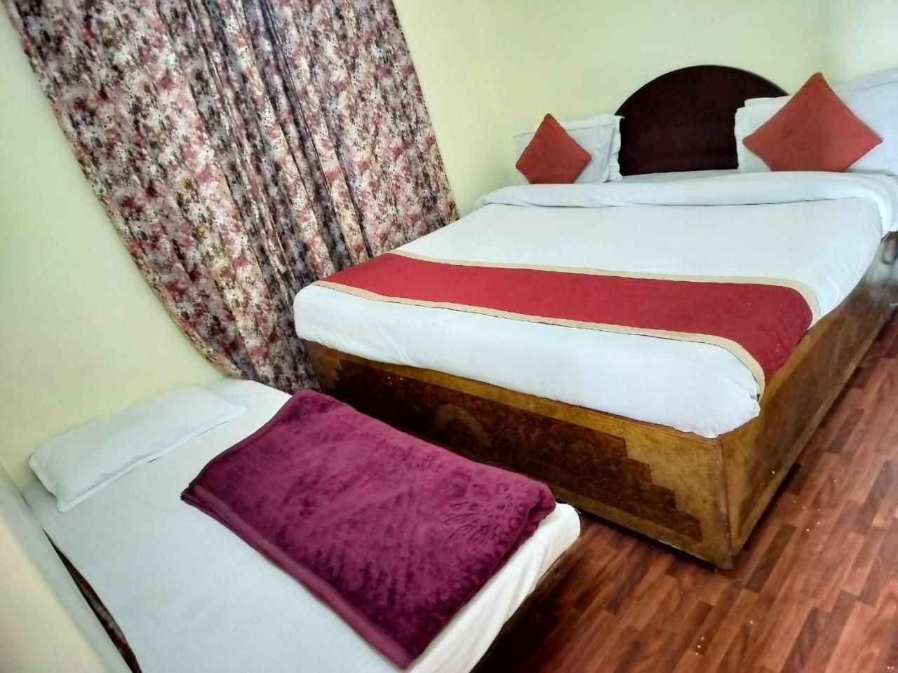 Hotel Surya Lake View Nainital Kültér fotó